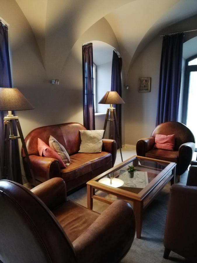 Schlossgut Грос Шванзе Екстер'єр фото The lounge at the station