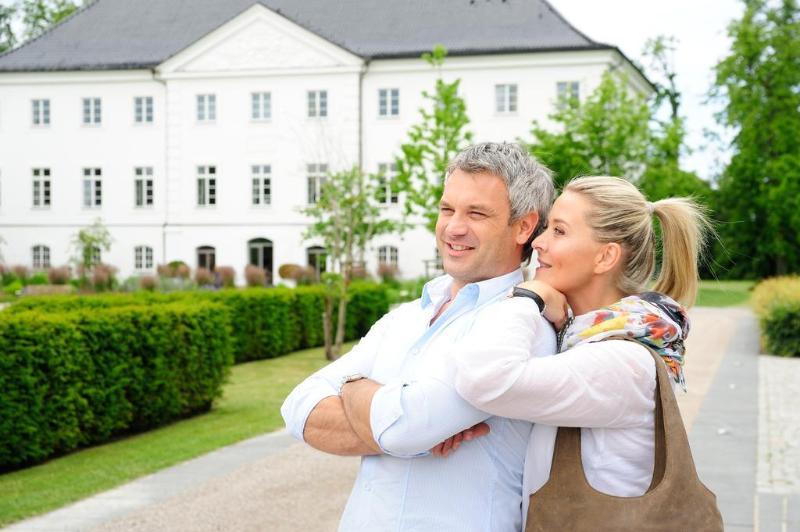 Schlossgut Грос Шванзе Екстер'єр фото A couple
