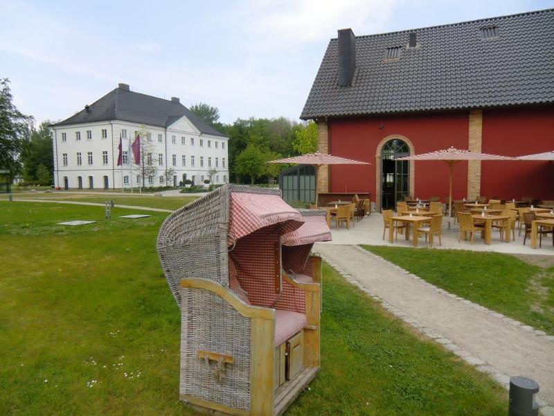 Schlossgut Грос Шванзе Екстер'єр фото The German Clock Museum
