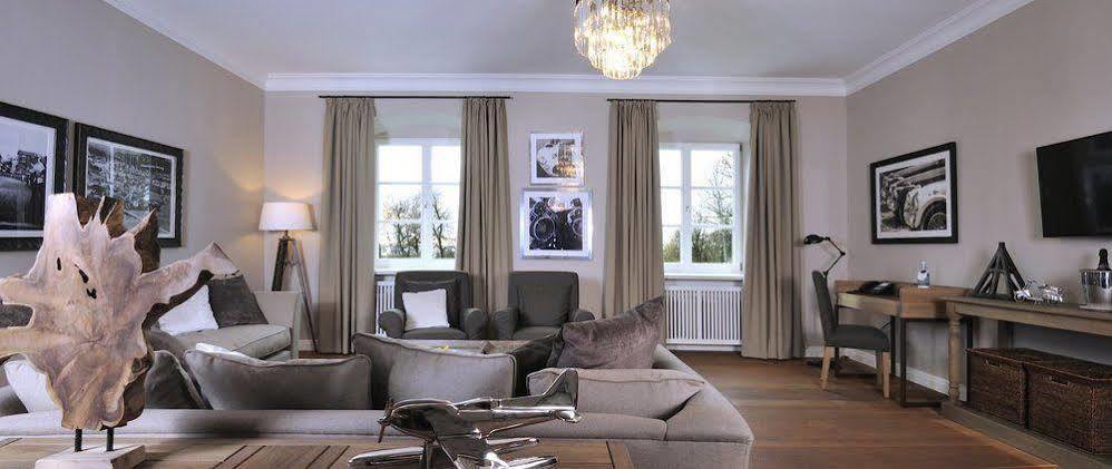 Schlossgut Грос Шванзе Екстер'єр фото A living room